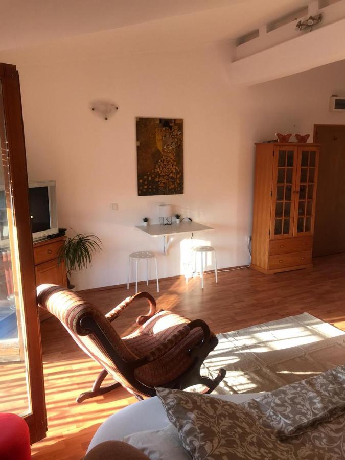 Cosy Rooftop Studio With Balcony Belgrade Exterior photo