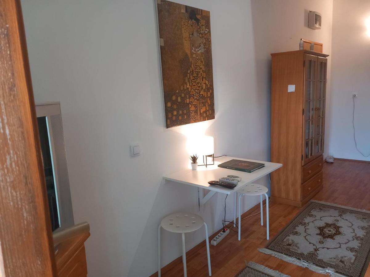 Cosy Rooftop Studio With Balcony Belgrade Exterior photo